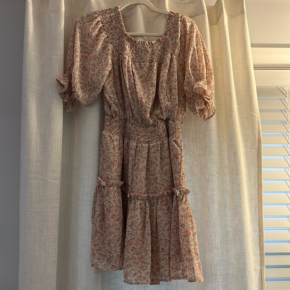Impeccable pig pink and white floral dress